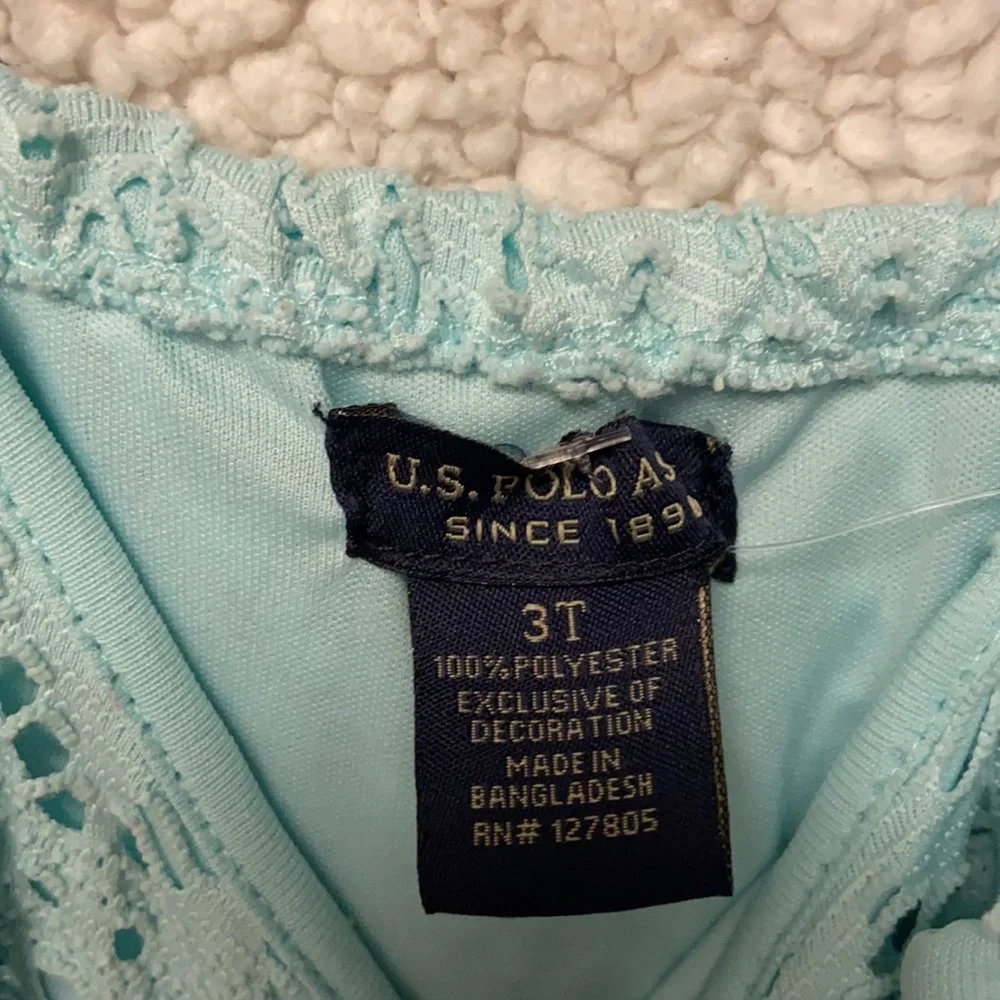 This set is actually 1 piece and in great condition.